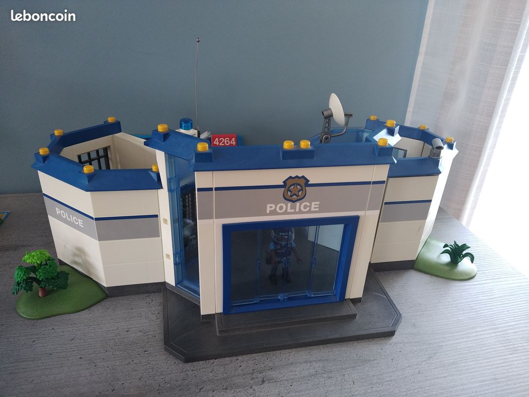 PLAYMOBIL 4264 COMMISSARIAT + poster sans boîte, ni notice quasi