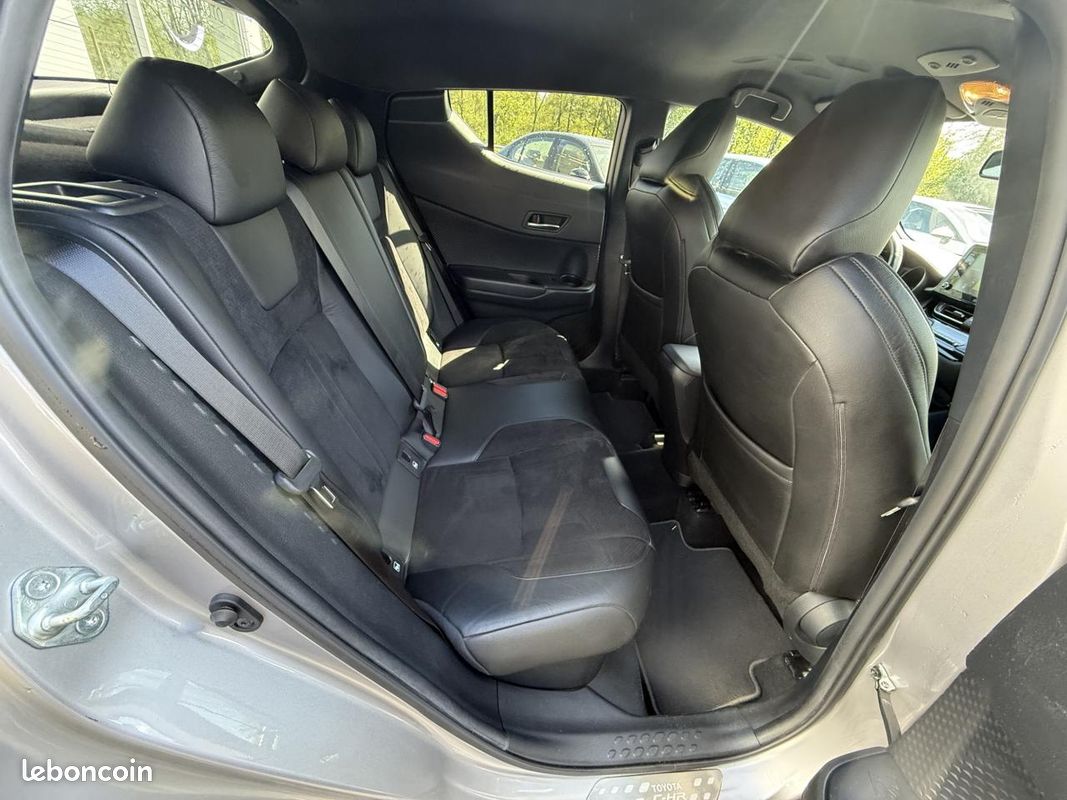 TOYOTA C-HR 2.0 Hybrid - BV e-CVT Collection GPS + CAMERA AR + CLIM (image 13)