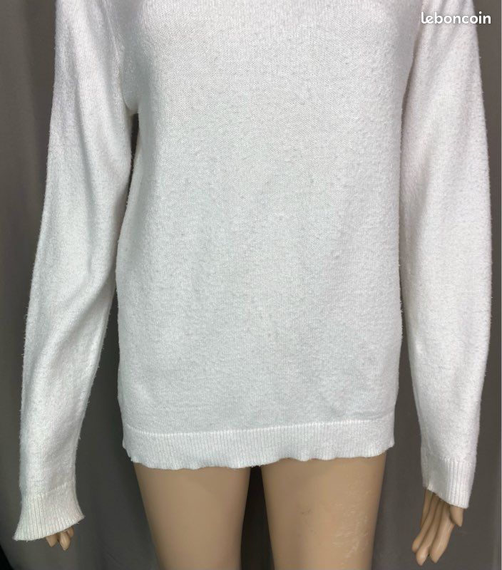 Pull manches longues en maille douce, col côtelé retombant à strass et coupe droite (image 5)