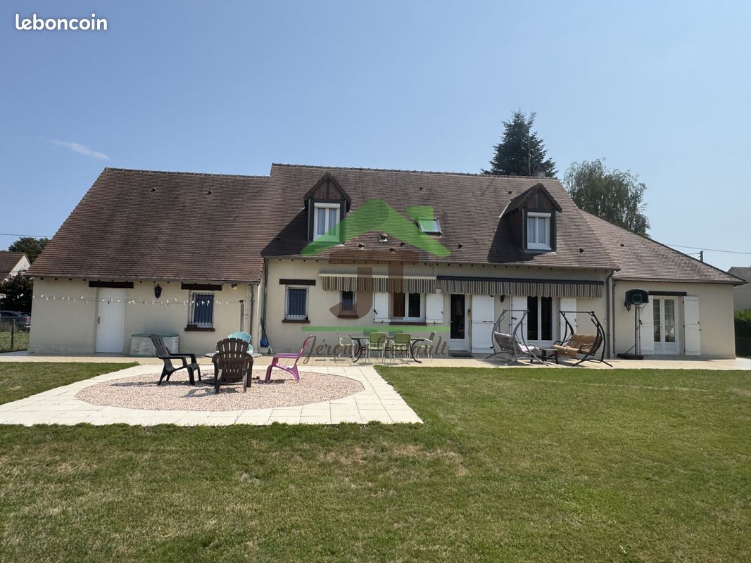 Maison 9 pièces 196 m² · à Châteaudun · 196 m² · 328 600 €