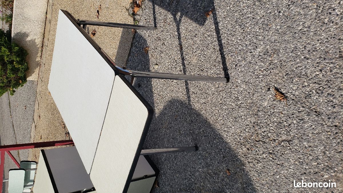 Table chaises vintage plus meuble (image 1)