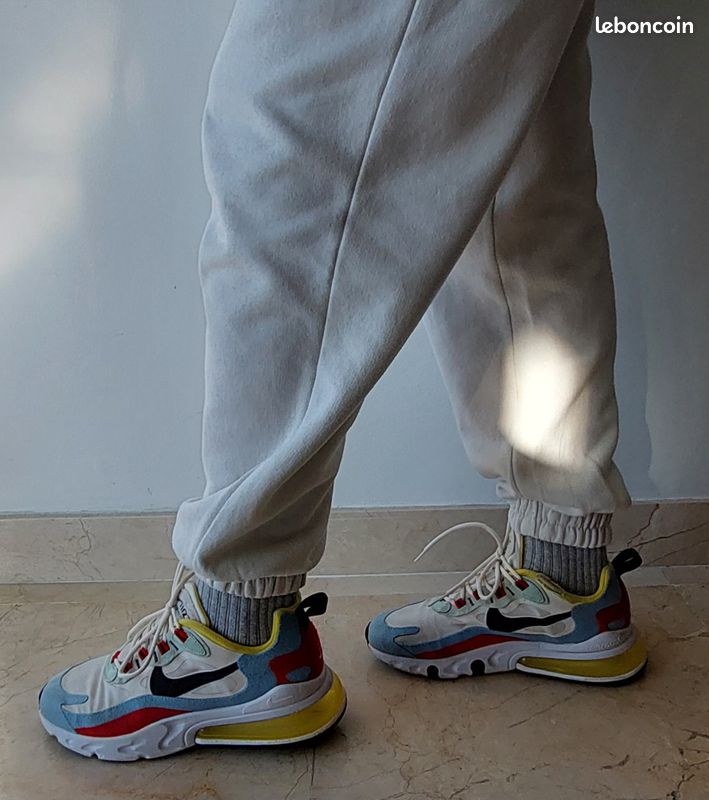 Paire de basket air max 270 react blanche, jaune, rouge, bleu Nike