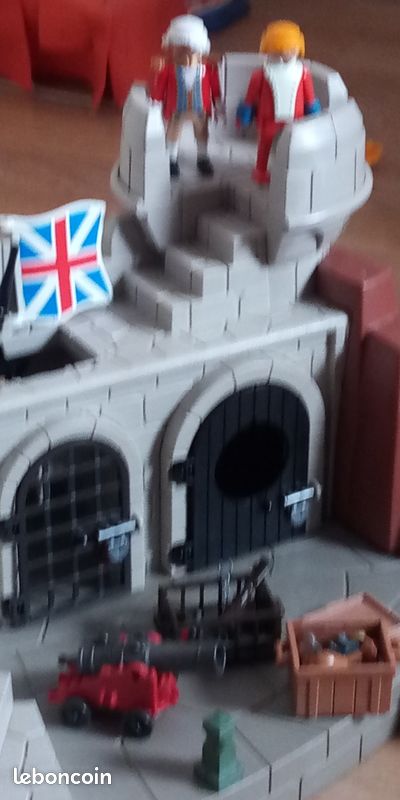 Fort playmobile et personnages (image 2)