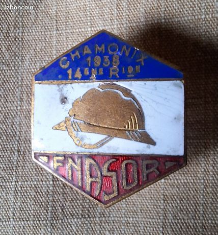 INSIGNE BLASON ANCIEN émail Ville LOURDES h.18mm ORIGINAL France pin