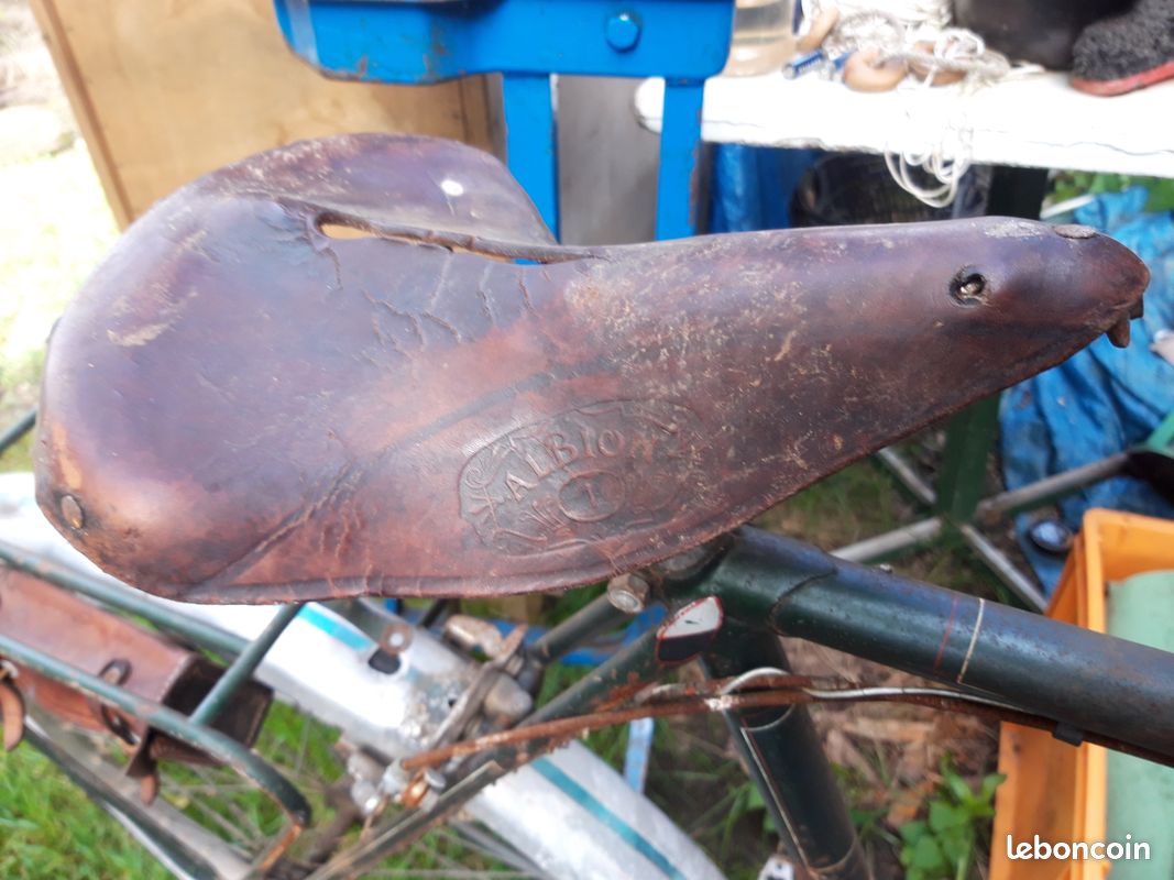 Selle Albion – Taille 17.5 Pouces – Cuir Noir – Usage Polyvalent – Fabriquée Au Royaume-Uni