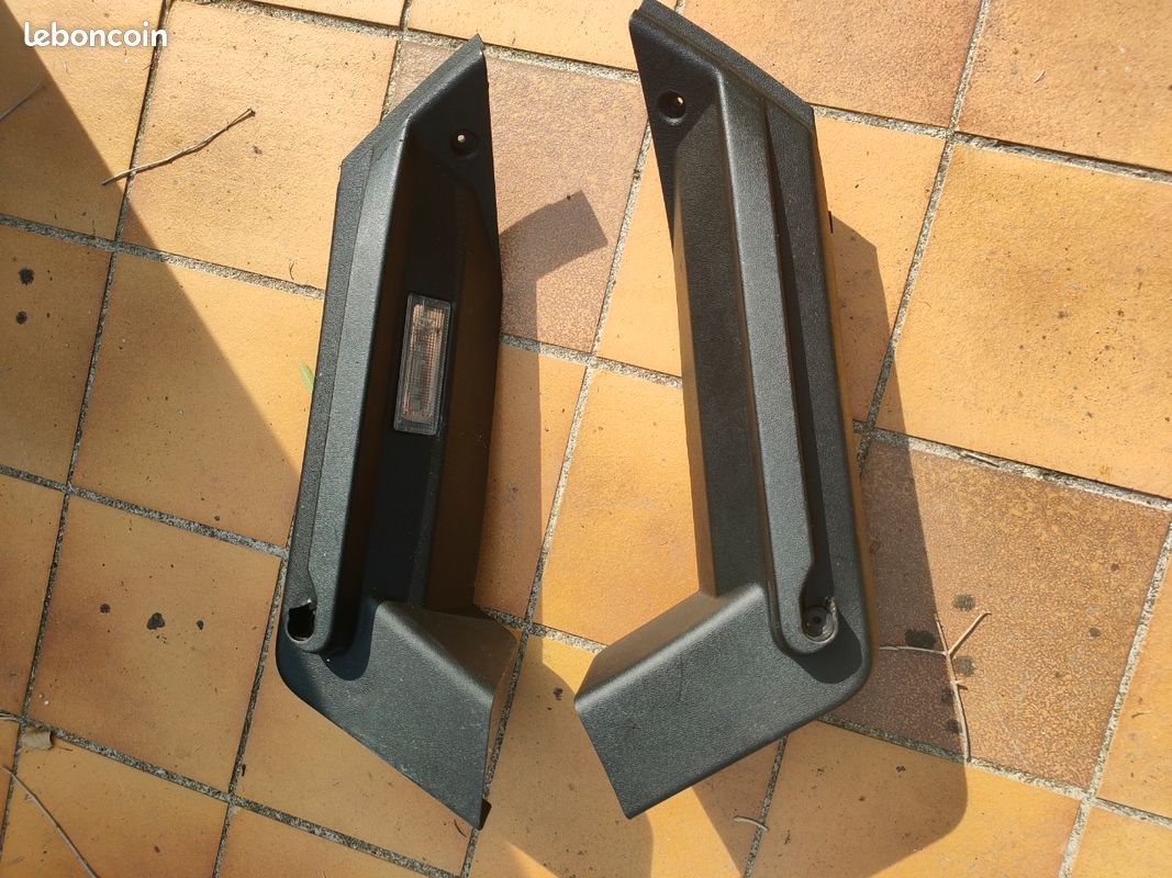 Paire G/D Garniture de coffre, maintien plage arrière, Seat Leon 2 (image 1)
