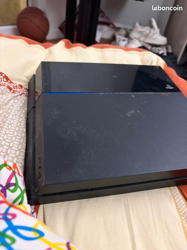 PlayStation 4 (image 2)