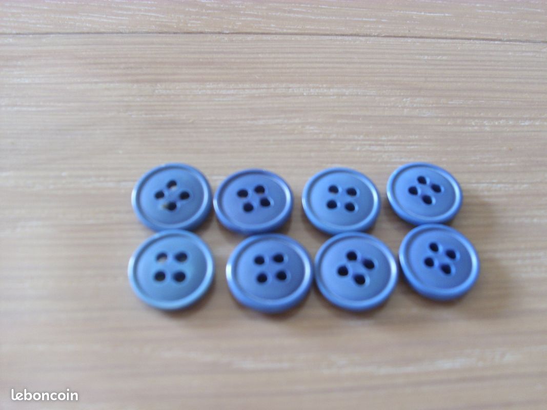 8 boutons bleus de diamètre 1.10 cm (image 1)