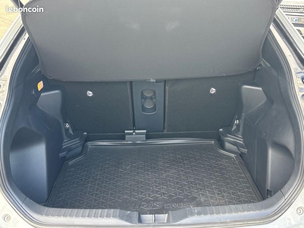 Toyota Yaris Cross 116h GR Sport MY22 (image 24)