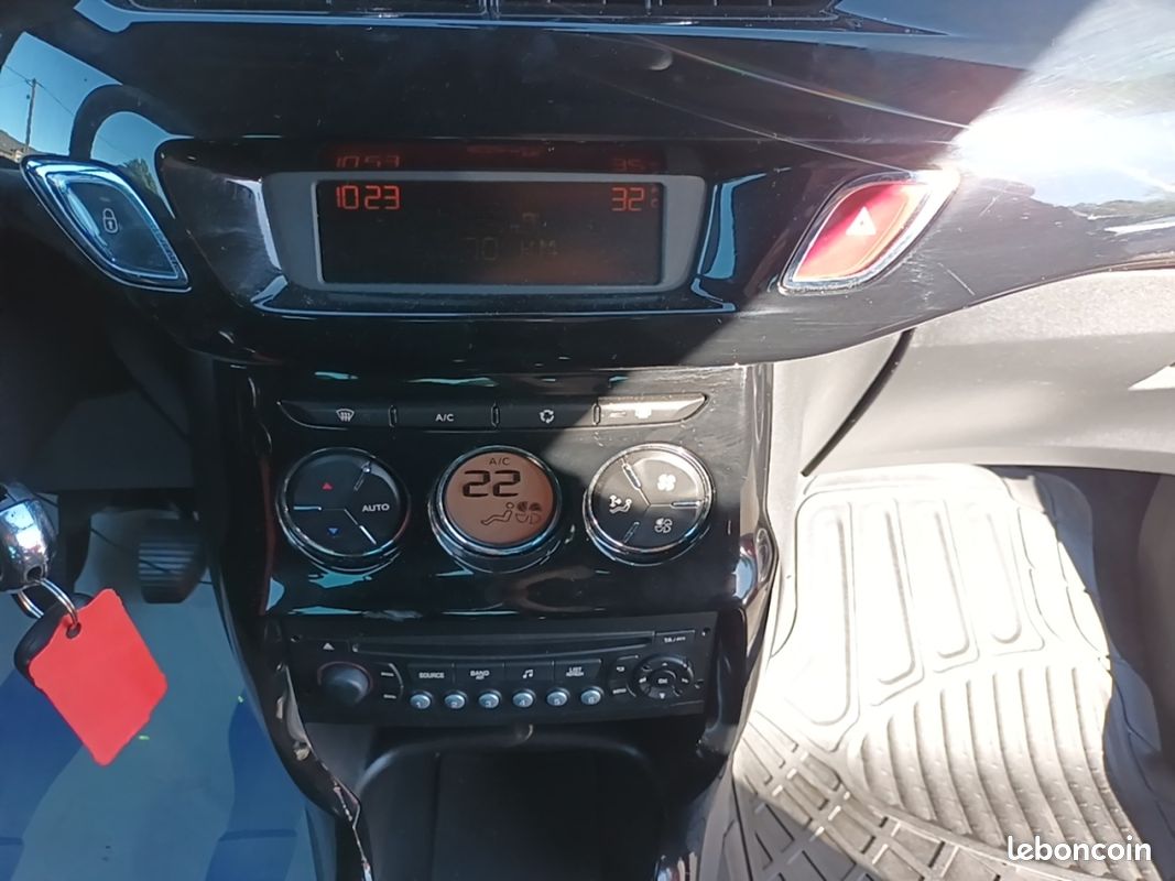 Citroën DS3 e-HDi 90 Airdream So Chic (image 16)