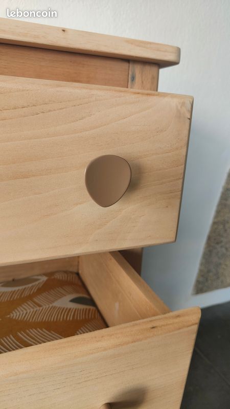 Petite commode parisienne en bois brut (Hêtre et Pin) – 3 tiroirs (image 12)