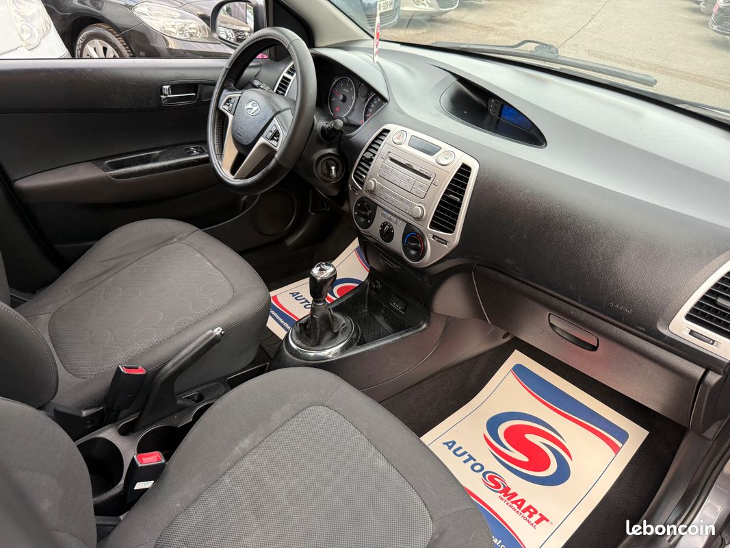Hyundai i20 / 1.4 CRDi 90Ch / 6 Vitesses / Série WAVE / 133 481Kms / Clim / Jantes (image 15)