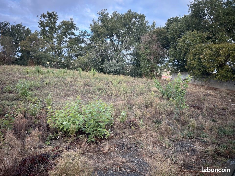 Terrain 600 m² · à Peyssies · 63 000 €