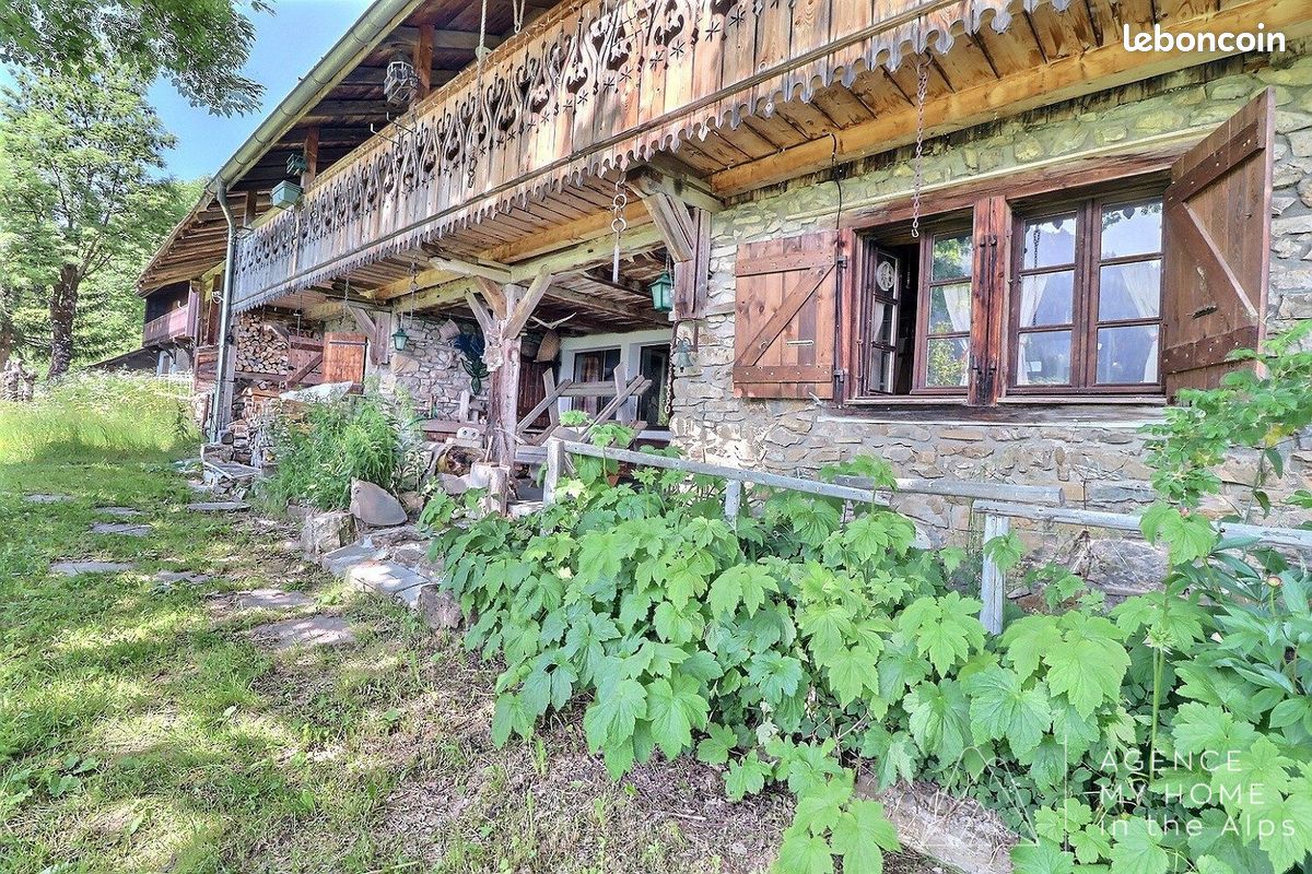 Maison 8 pièces 245 m² · à La Côte-d'Arbroz · 245 m² · 590 000 €