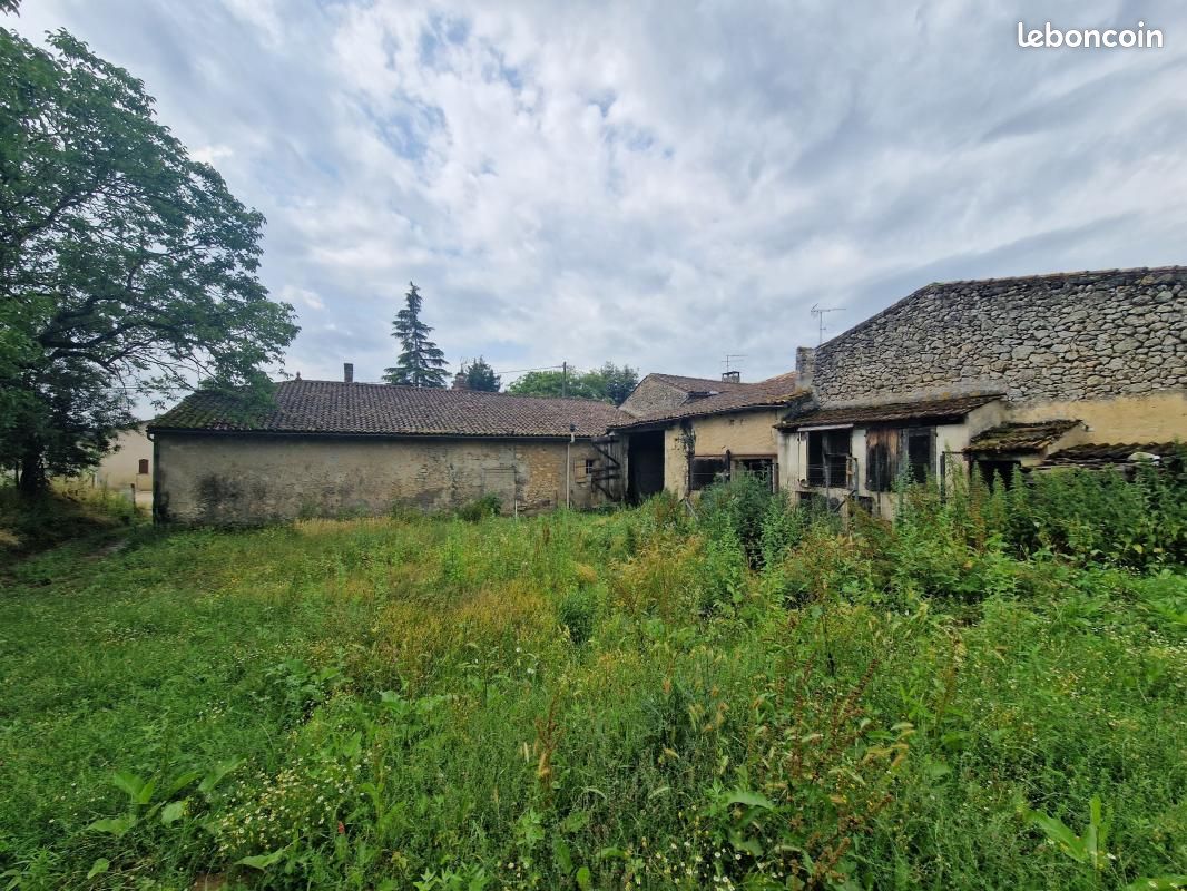 Maison 6 pièces 147 m² · à Saint-Sulpice-de-Pommiers · 147 m² · 85 000 €