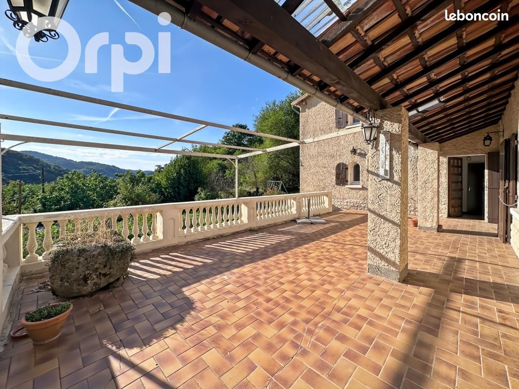 Maison 7 pièces 152 m² · à Vallées-d'Antraigues-Asperjoc · 152 m² · 250 000 €