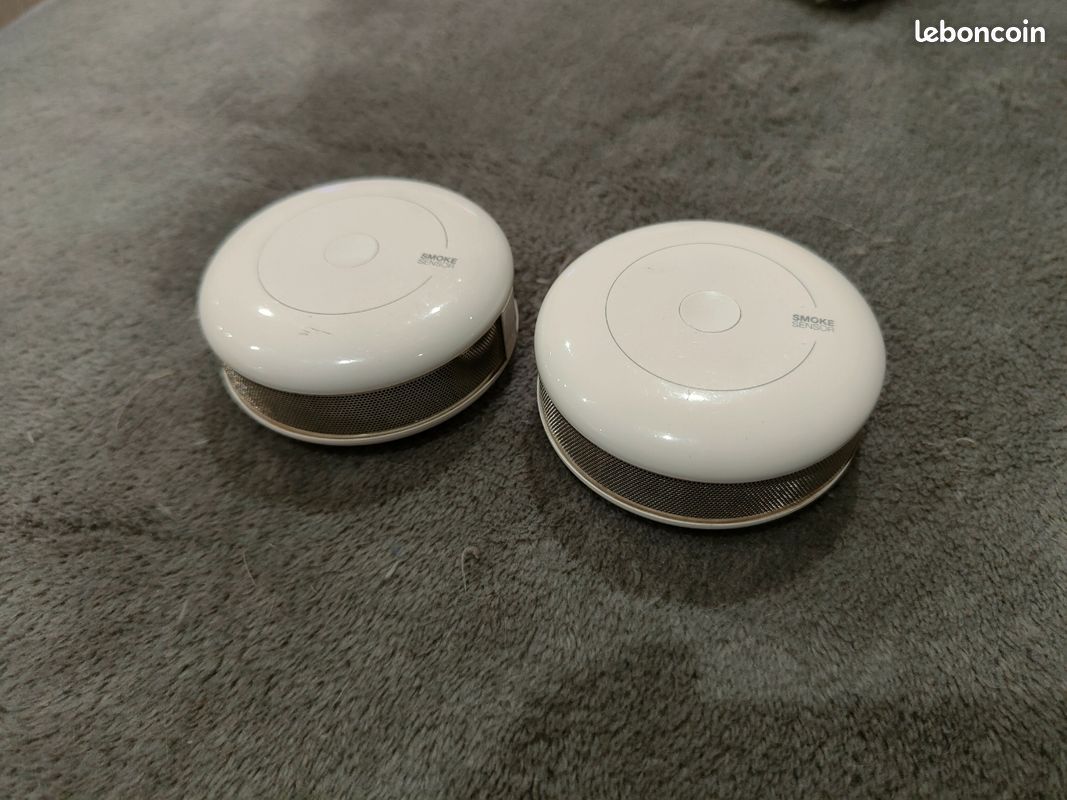 Fibaro smoke sensor (image 1)