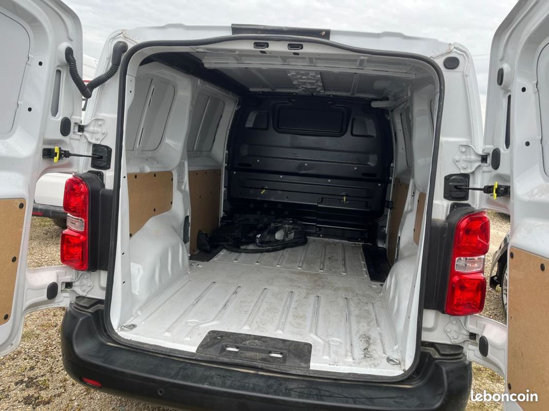 Opel Vivaro III 2.0 CDTi 145 "accidenté" (image 8)