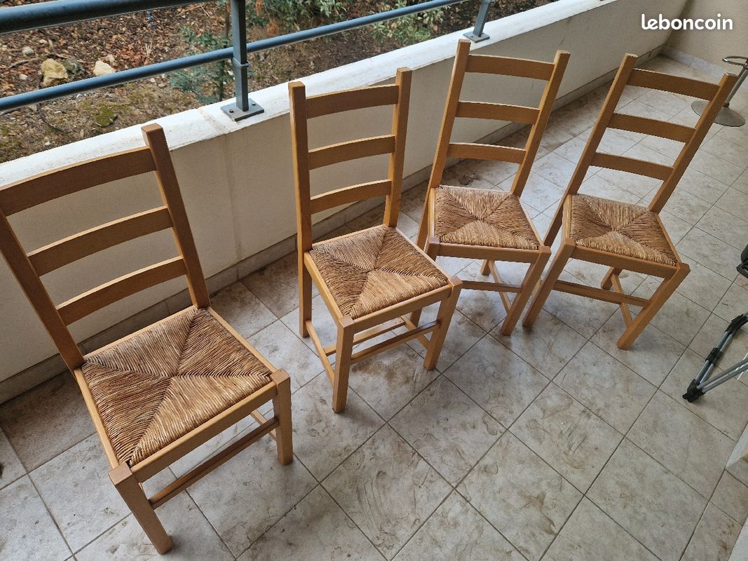 Chaise en bois (image 1)