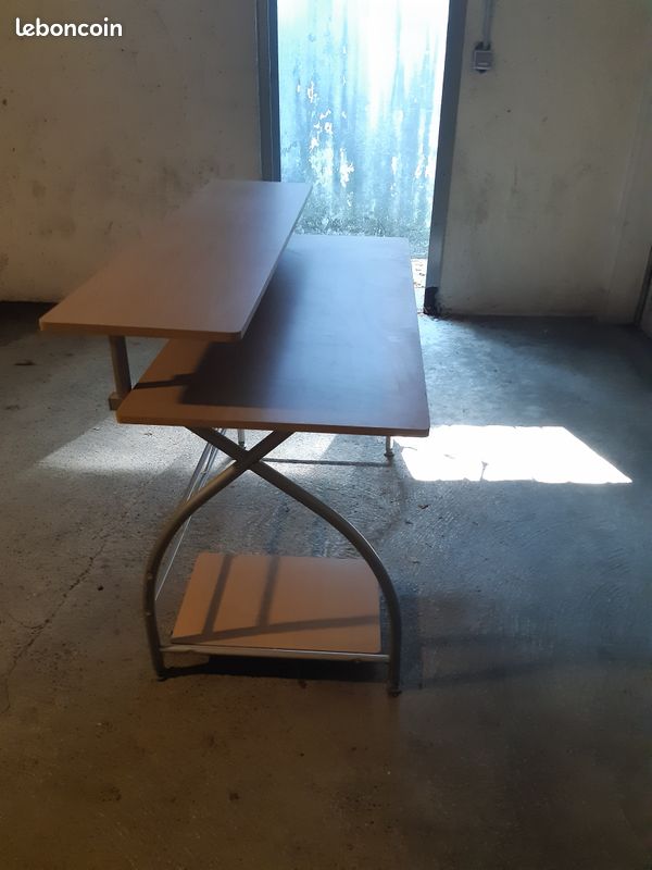 Bureau (image 1)