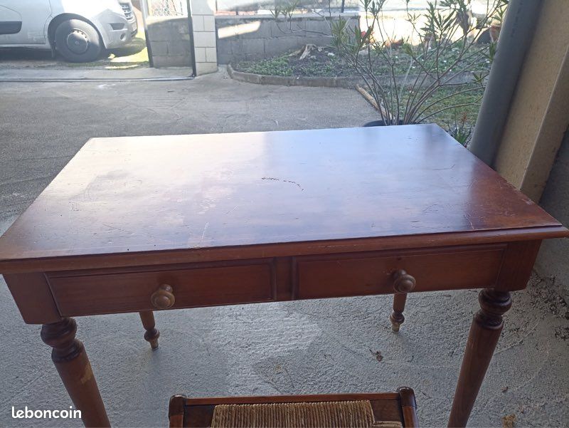 Bureau avec chaise en bois (image 1)