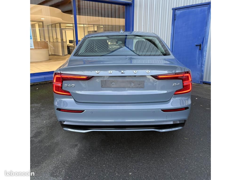 VOLVO S60 B4 mHEV 197ch Core DCT7 (image 5)