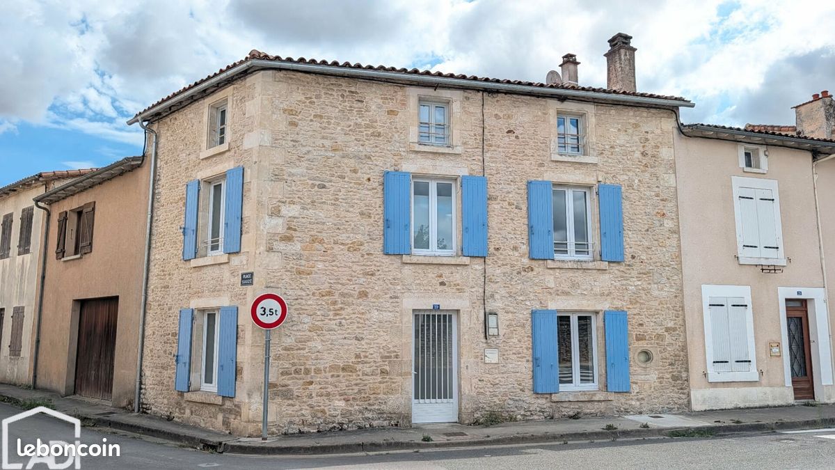 Maison 6 pièces 119 m² · à La Mothe-Saint-Héray · 119 m² · 120 000 €