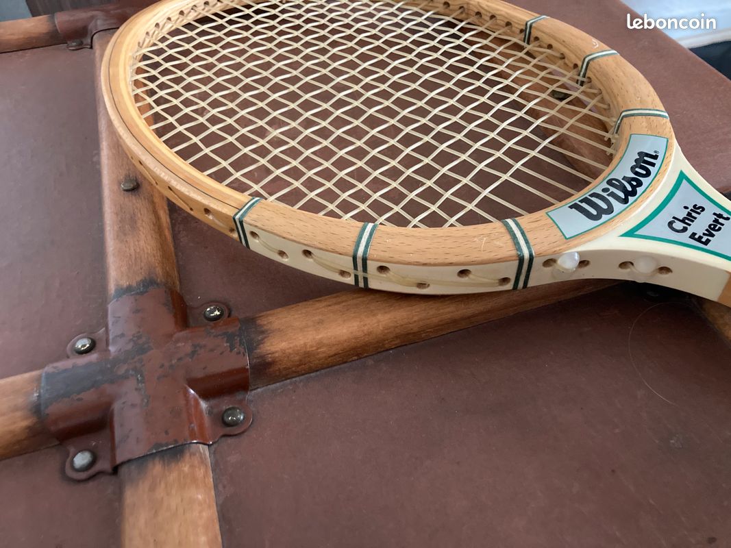 Raquette De Tennis Wilson Chris Evert Vintage Sur Un Court En Gazon Image stock éditorial - Image du exclusivement, renversez: 95283474