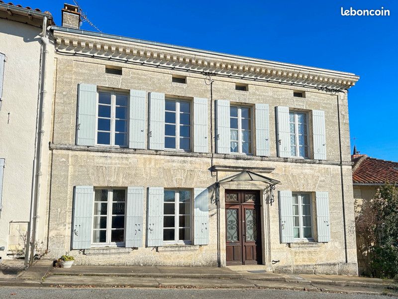 Maison 5 pièces 180 m² · à Aubeterre-sur-Dronne · 180 m² · 210 000 €