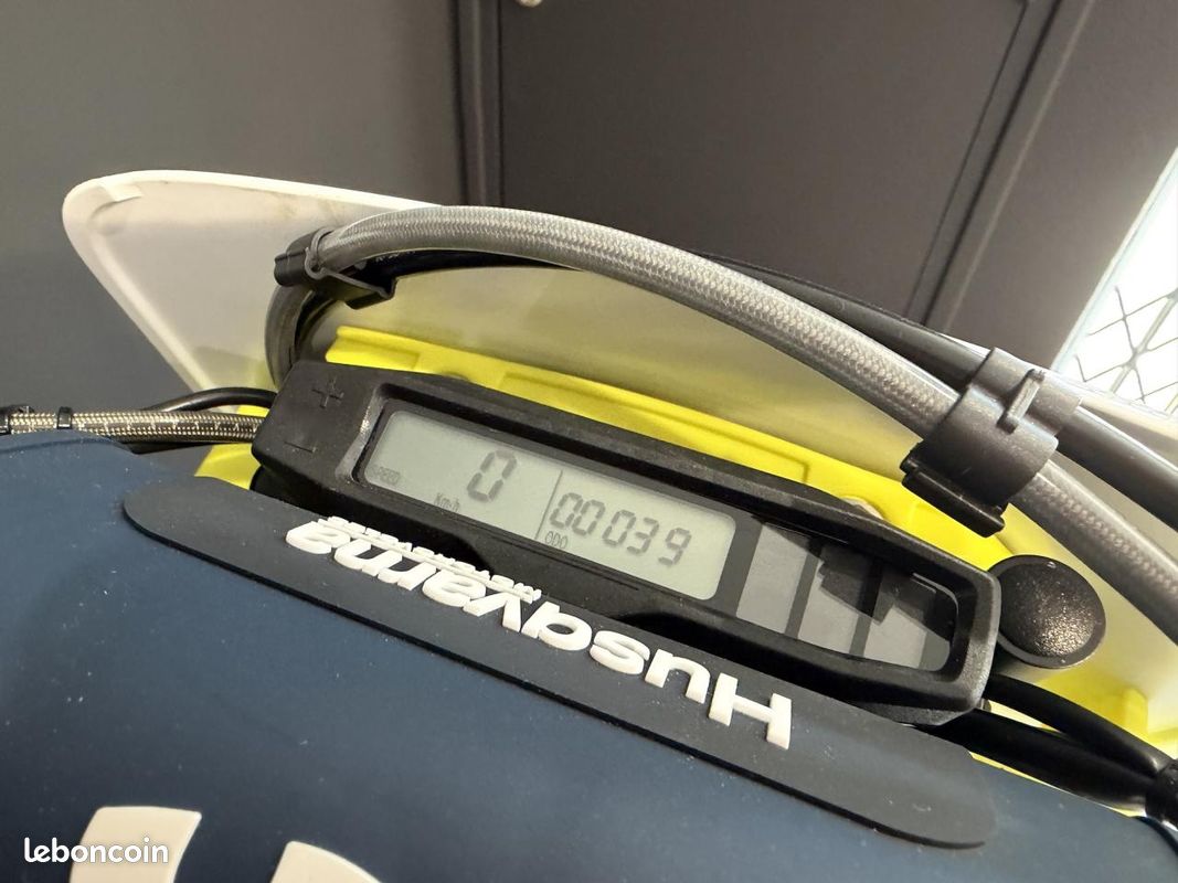 HUSQVARNA 125 TE 2025 35 kms (image 5)