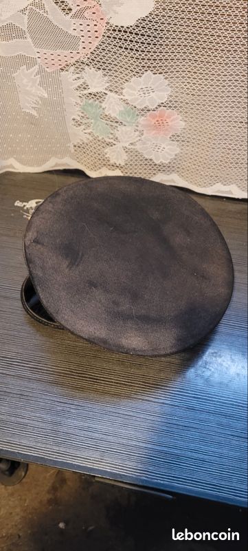 Casquette avec visière anciennes (image 1)