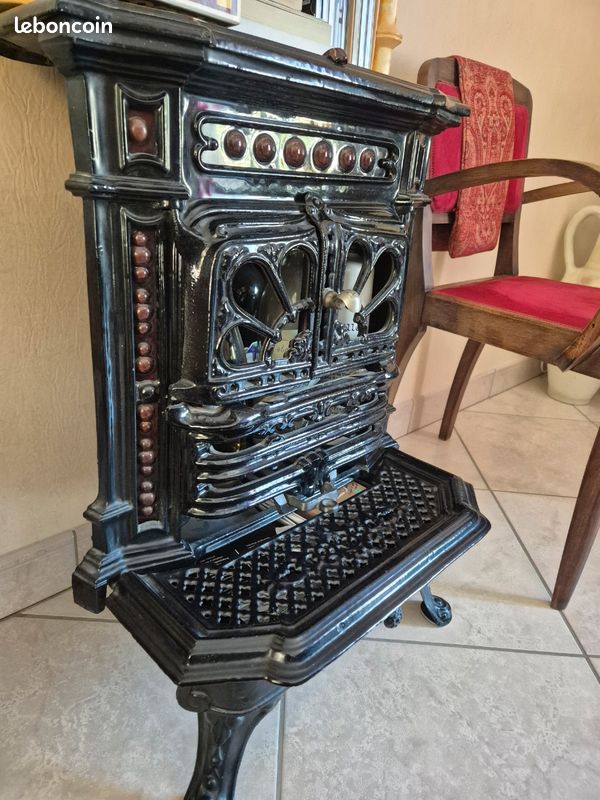 Poele ancien fonte décoratif (image 2)