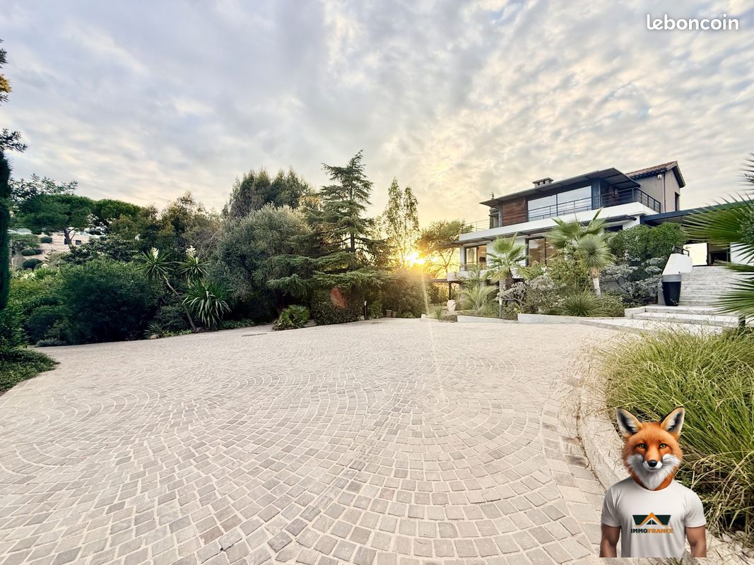 Maison 6 pièces 245 m² · à Vallauris · 245 m² · 2 450 000 €