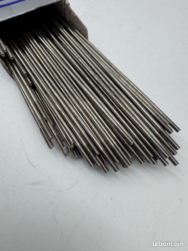 Rayon inox noir 2mm l256mm avec ecrou (boite de 100) - fabricant Vélox