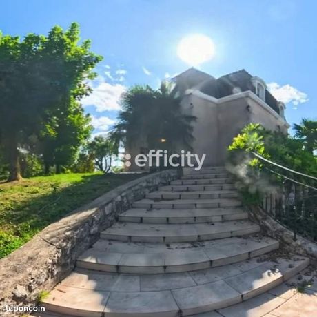 Maison 11 pièces 245 m²