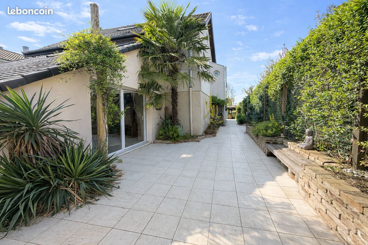 Maison 8 pièces 231 m² · à Ostwald · 231 m² · 649 000 €
