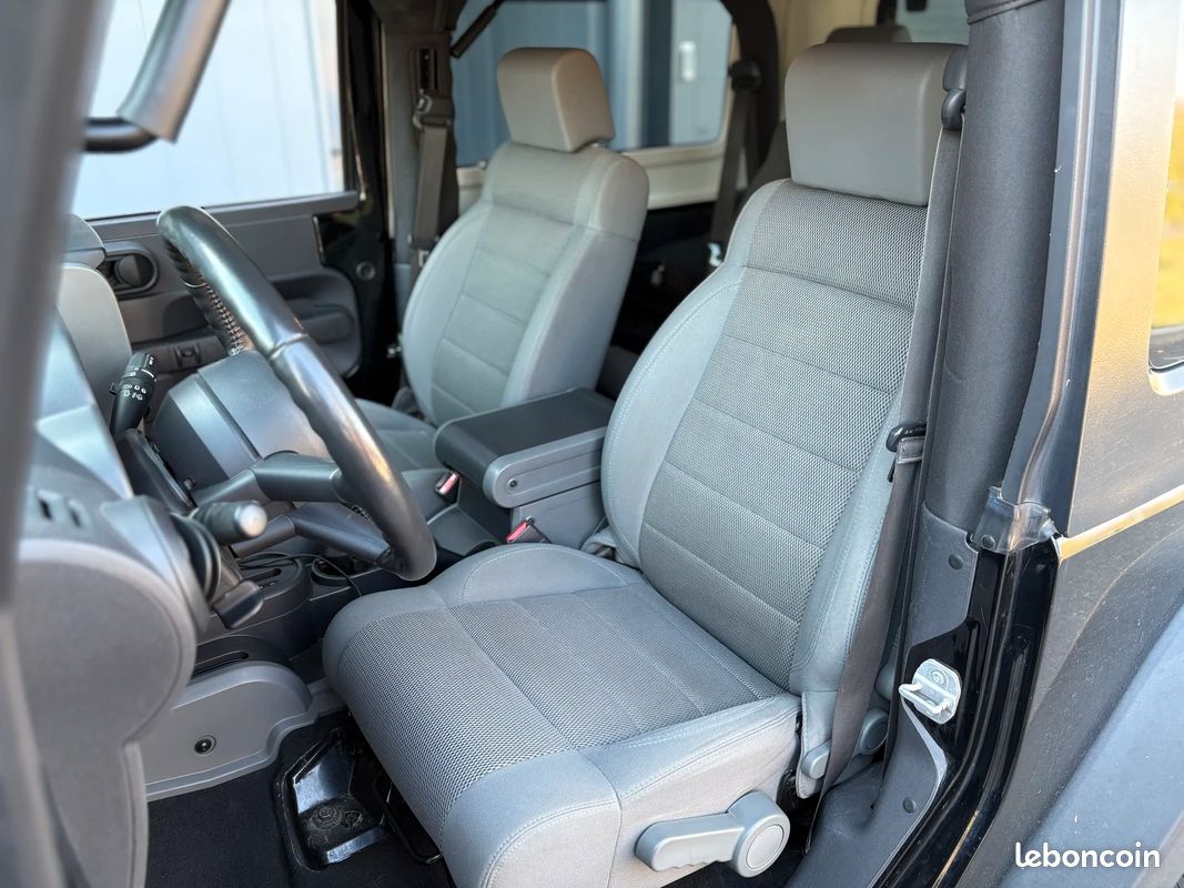 Jeep WRANGLER Rubicon 3.8 V6 199 CH BVA4 / Hardtop / Carplay / Camera De Recul (image 12)