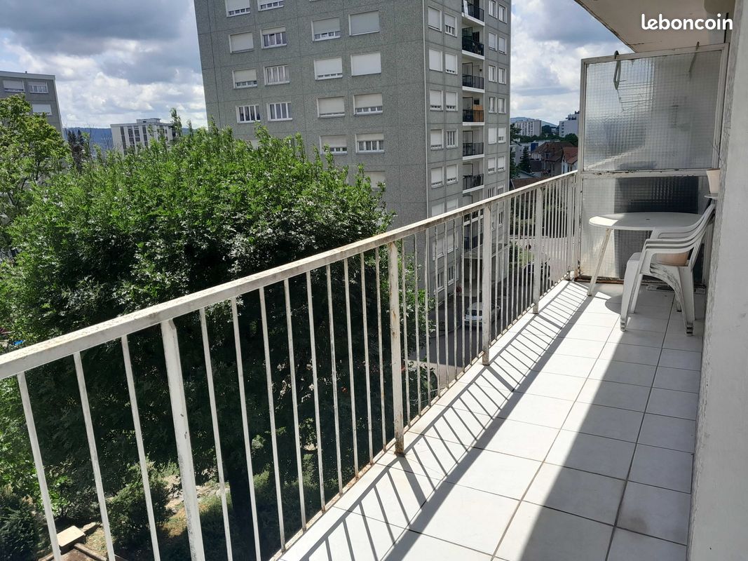 Grand T4 meublé quartier St Claude (image 2)