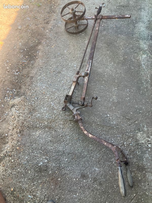 Charrue porte outils réglable en l’état (image 1)