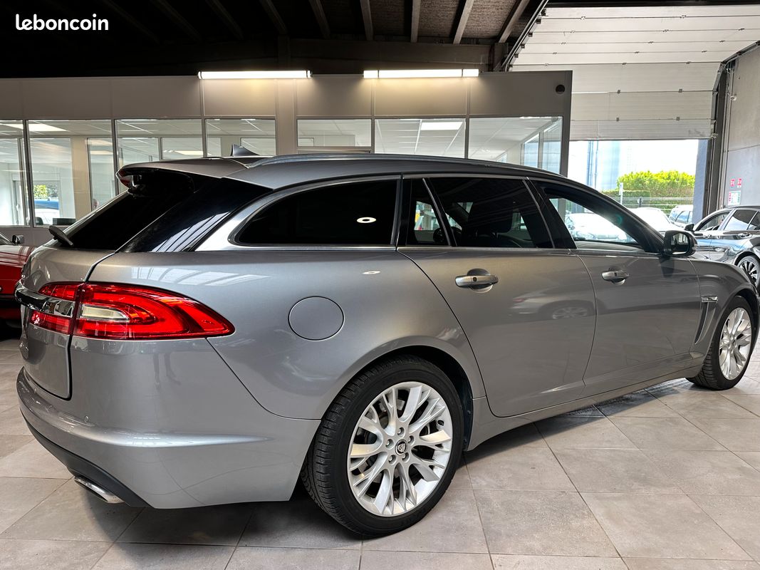 Jaguar XF Sportbrake 2.2D 163ch " Carnet Complet + Factures / 170.096 Km " (image 4)