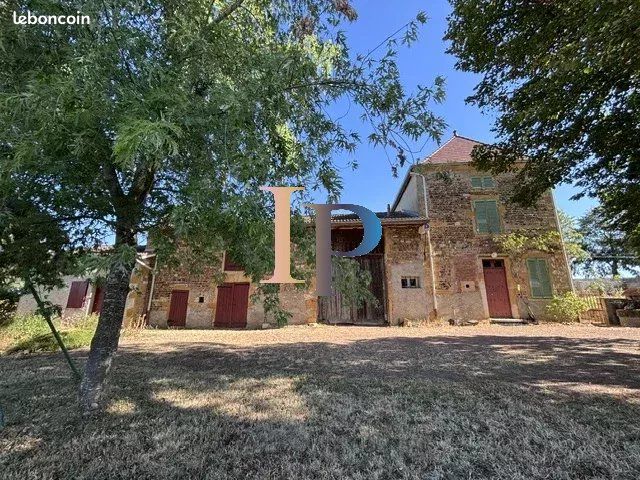 Maison 8 pièces 159 m² · à Saint-Nizier-sous-Charlieu · 159 m² · 273 000 €
