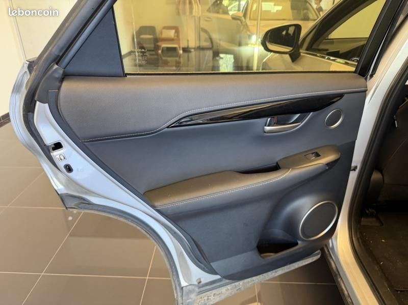 Lexus NX 300h 2WD Business (image 20)