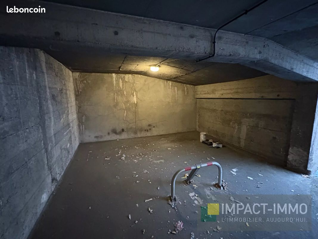 Parking 14 m² · à Levallois-Perret · 14 m² · 25 000 €