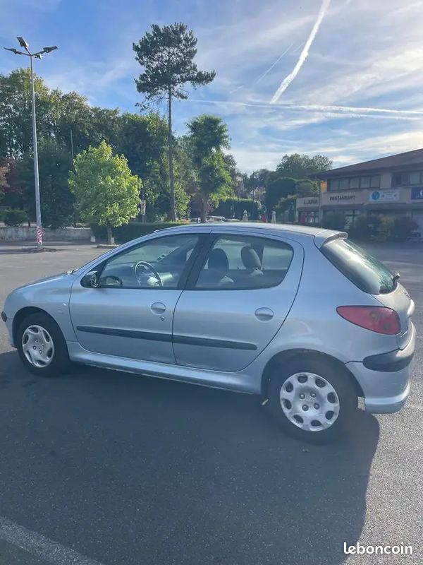Peugeot 206 (image 2)