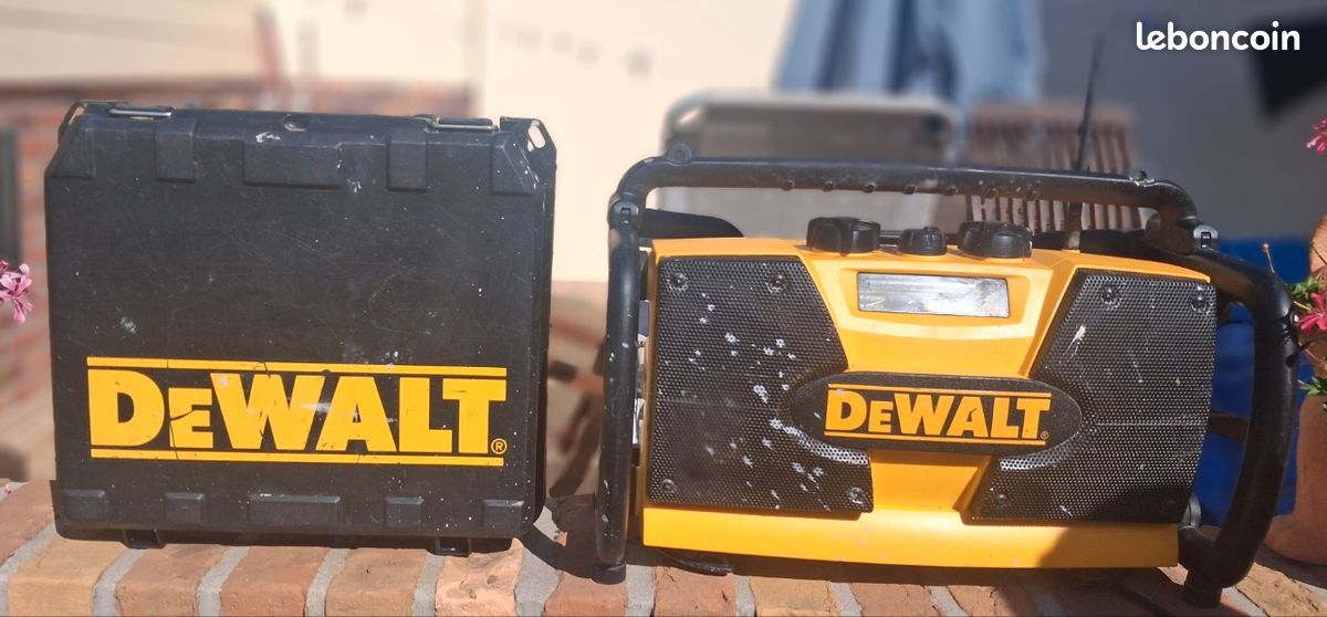 Lot d'outillage DeWALT – Perceuse 12V XR2 + Radio + Coffret (image 2)