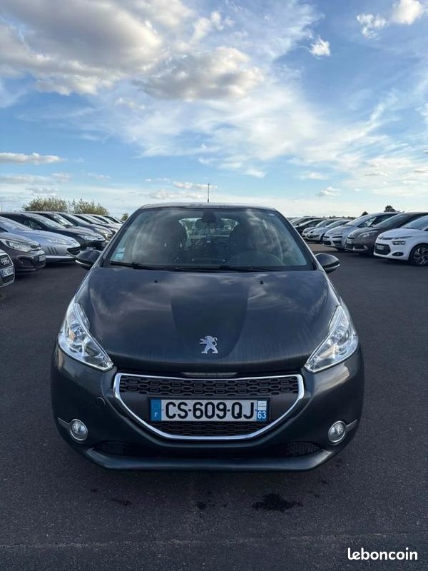 Peugeot 208 GENERATION-I 1.6 E-HDI 115 ALLURE (image 8)