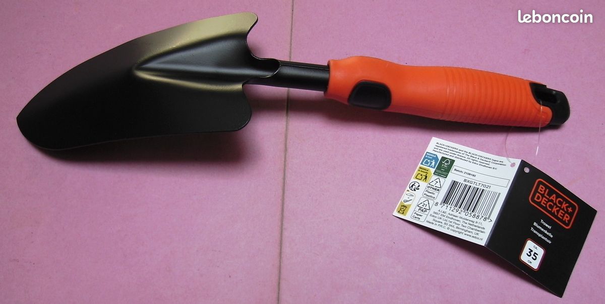 Pelle de jardin, transplantoir avec échelle de mesure . Marque Black et Decker (image 4)