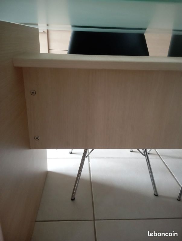 Table (image 4)