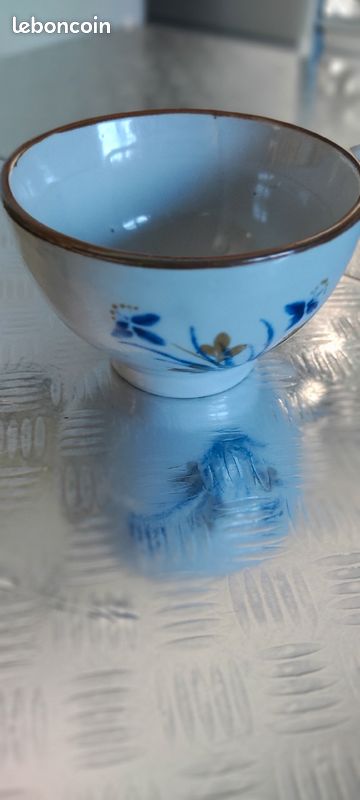 Lot de tasses et sous tasse (image 2)