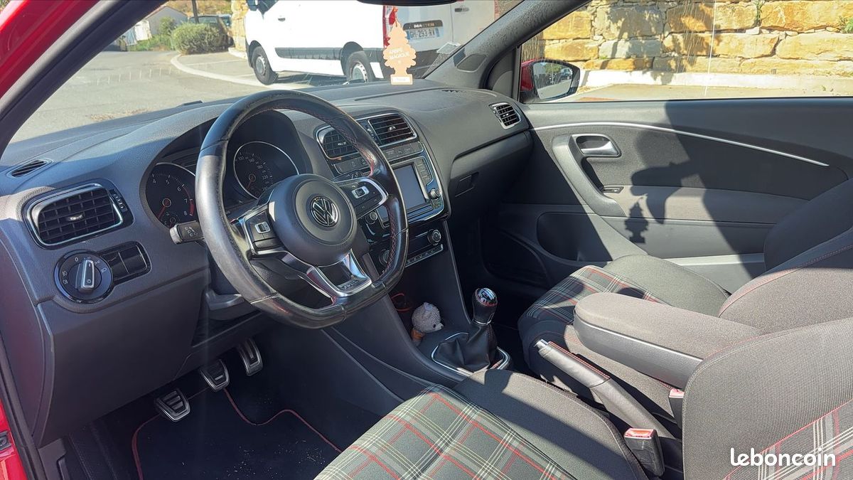 Volkswagen Polo 1.8 TSI 192 GTI (image 8)